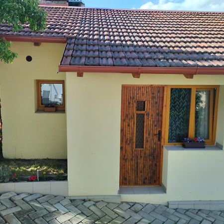 Male Utulne Studio S Koupelnou A Kuchynkou Svinarov エクステリア 写真